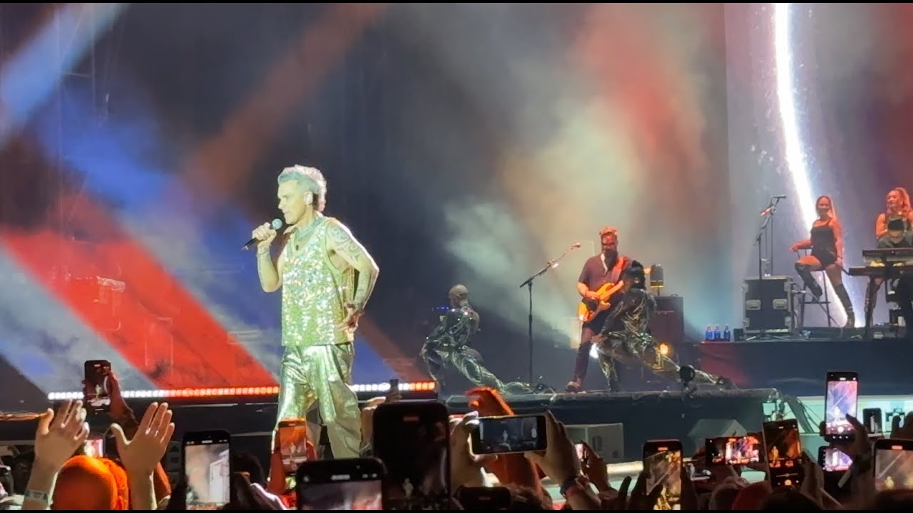 Robbie Williams - Rock DJ (Mad Cool Festival 06-07-2023)
