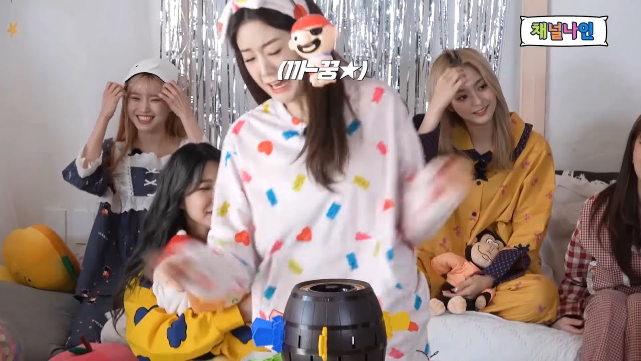 fromis_9 (프로미스나인) funny moments [Channel_9 연말결산 Year-End Awards]