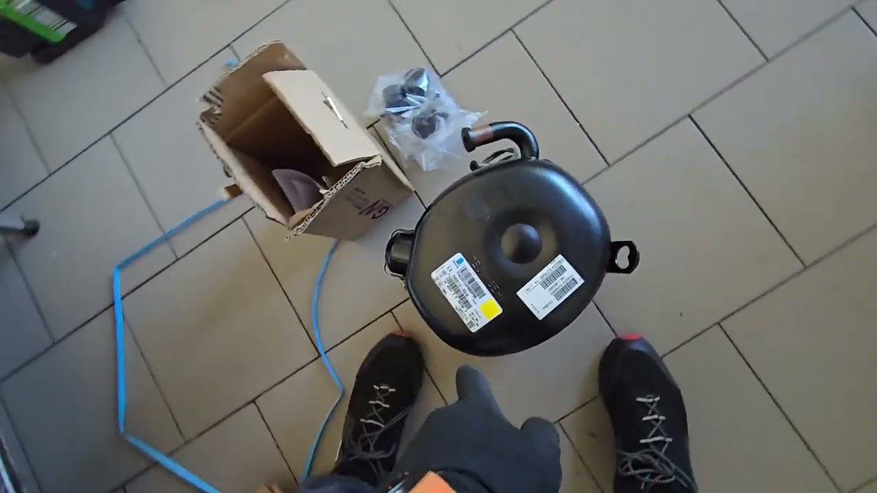 Крута заміна робочого компрессора в морозильній камері😉 #coldroom #polair