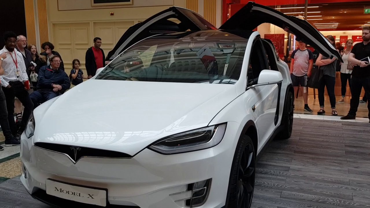 Tesla Model X Dancing