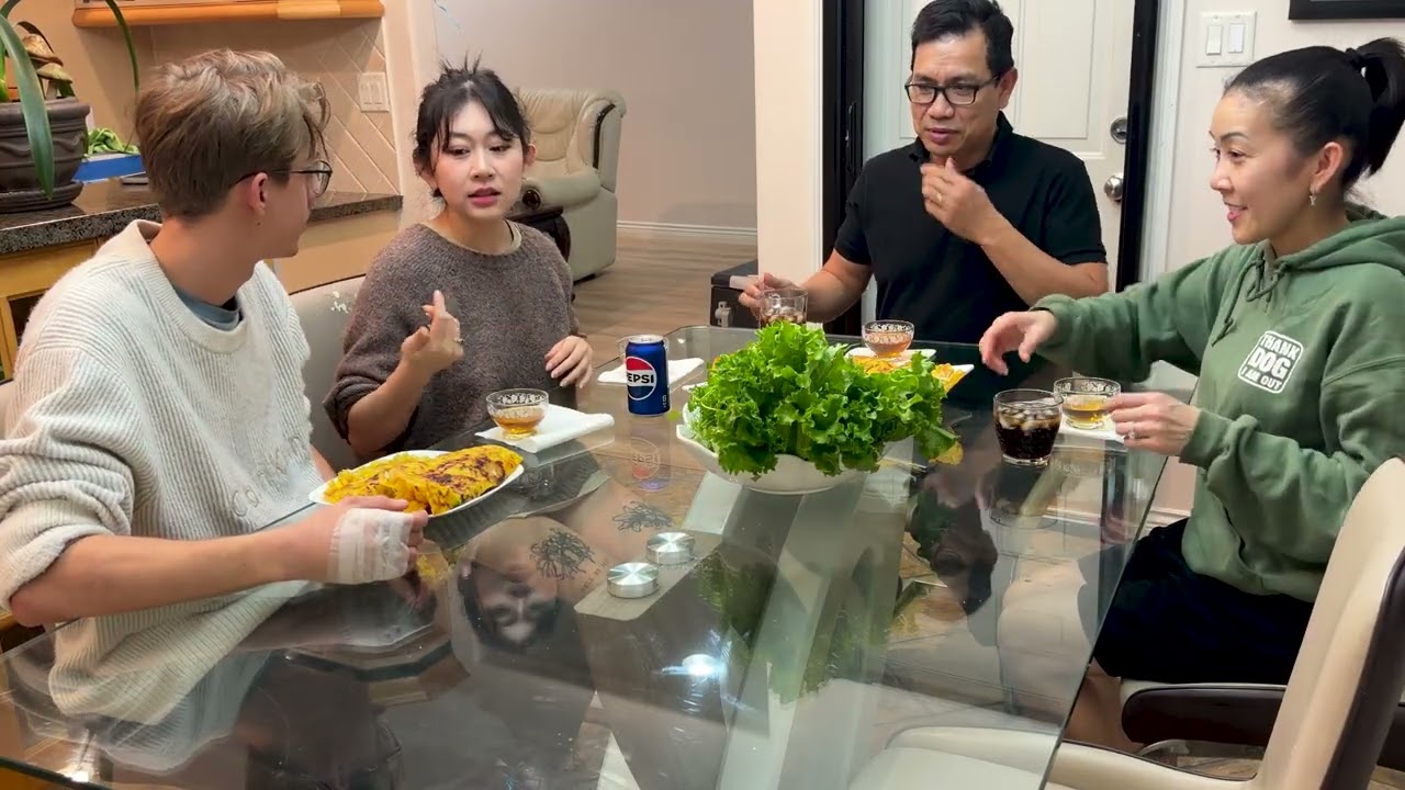 Ra Vườn Hái Mớ Rau Tươi Vào Đổ Bánh Xèo Đãi Con Gái Và Bạn Trai 🇨🇦2260》 Cuộc Sống Canada 
