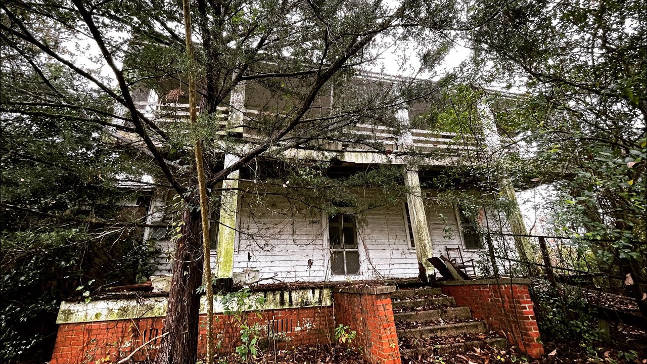 The Incredible Totally Packed 200 year old Jones House Down South Along the Coast