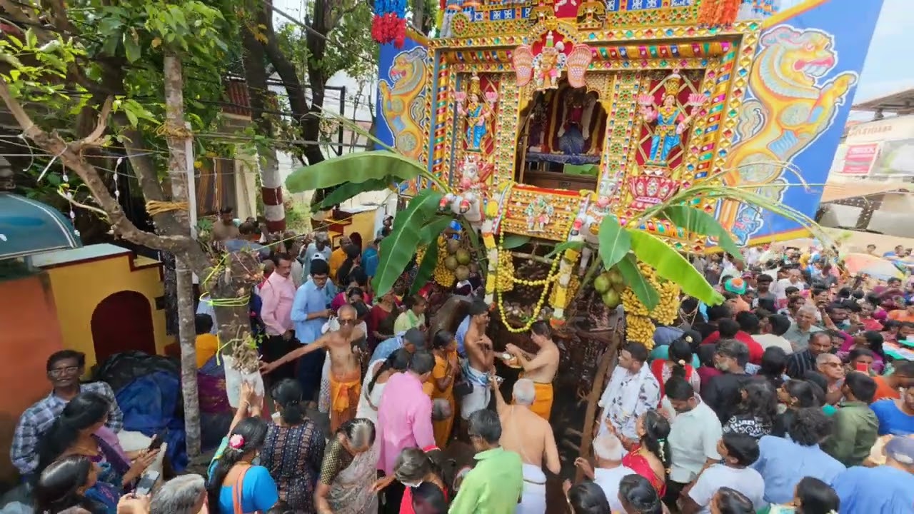 Walking through the streets of Kalpathi 