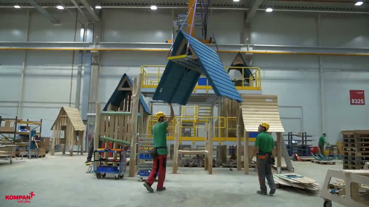 Jak se vyr&aacute;b&iacute; dětsk&eacute; hři&scaron;tě - KOMPAN