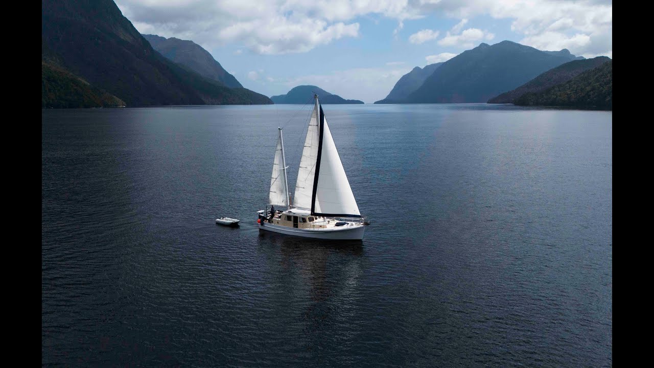 Sailing trip in Fiordland, 21 days on board in New Zealand!
