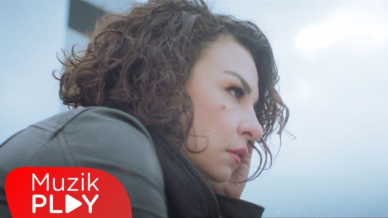 Fatma Turgut - Günleri Bağlarken (Official Video)