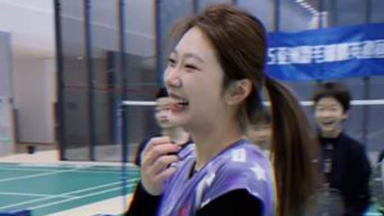 自信以为轻轻松松拿捏，结果… #羽毛球#薰风厚羿三代球拍