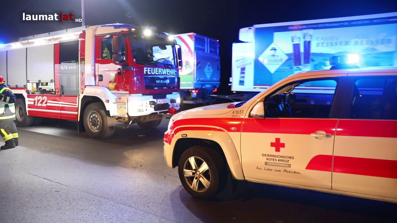 Autolenkerin bei Kreuzungskollision in Sattledt schwer verletzt