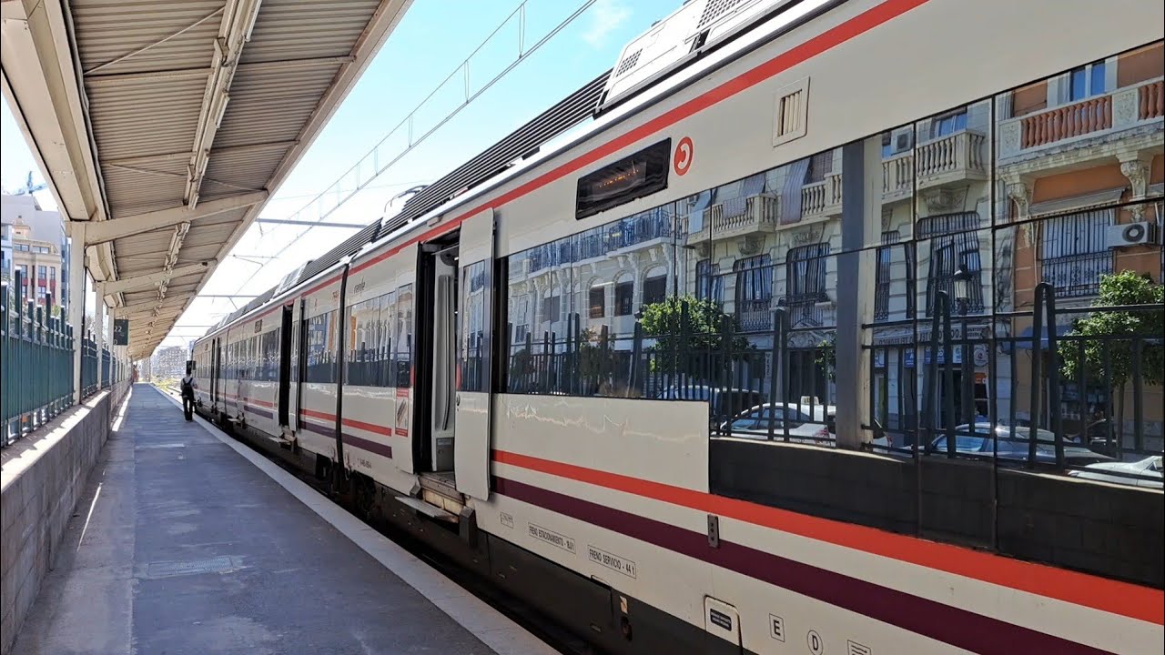 Civia 465 de CAF madrileño en Valencia | Línea C6 de Cercanías: Estació del Nord - VLC Cabanyal