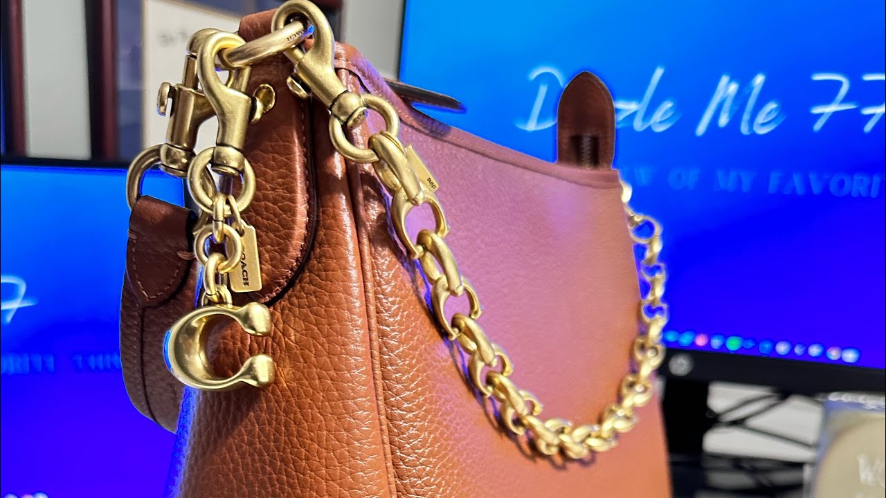 What’s in my Bag? COACH Cary Shoulder Bag & small Amazon haul