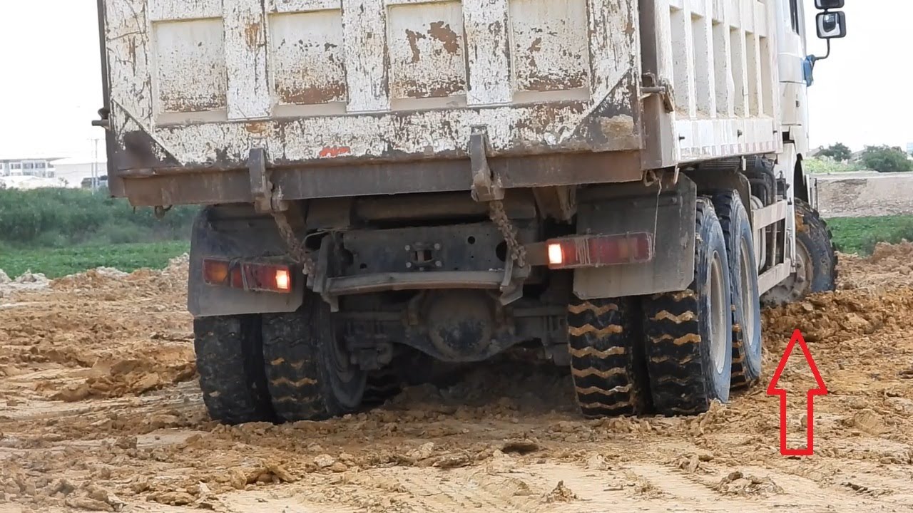 Supreme SHACMAN Truck Unloading Soil In Extremely Condition