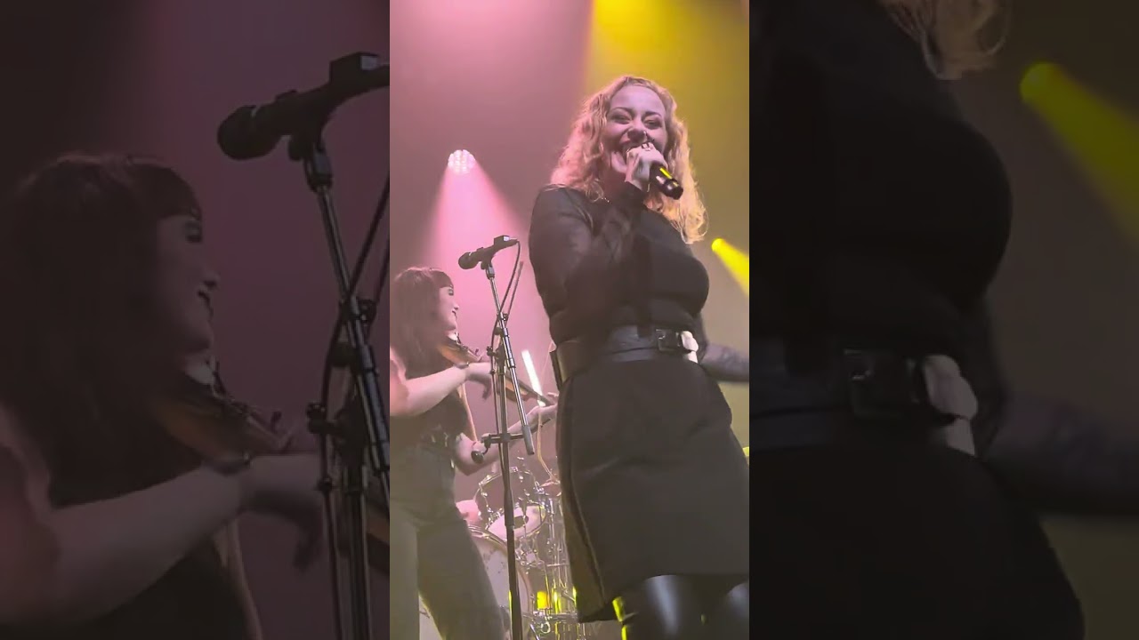 Anneke van Giersbergen live @PaardvanTrojeDenHaag  2-11-23 I saw a car