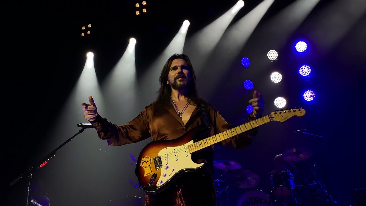 Juanes - Mala Gente / La Camisa Negra (Live in San Francisco)