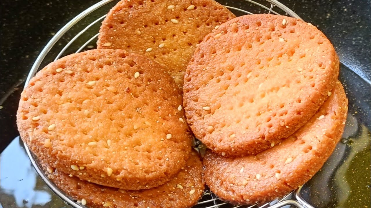 Meethi Tikiya Recipe | Koondey Ki Tikiyan | Sweet Puri Recipe| Suji Ka Khasta