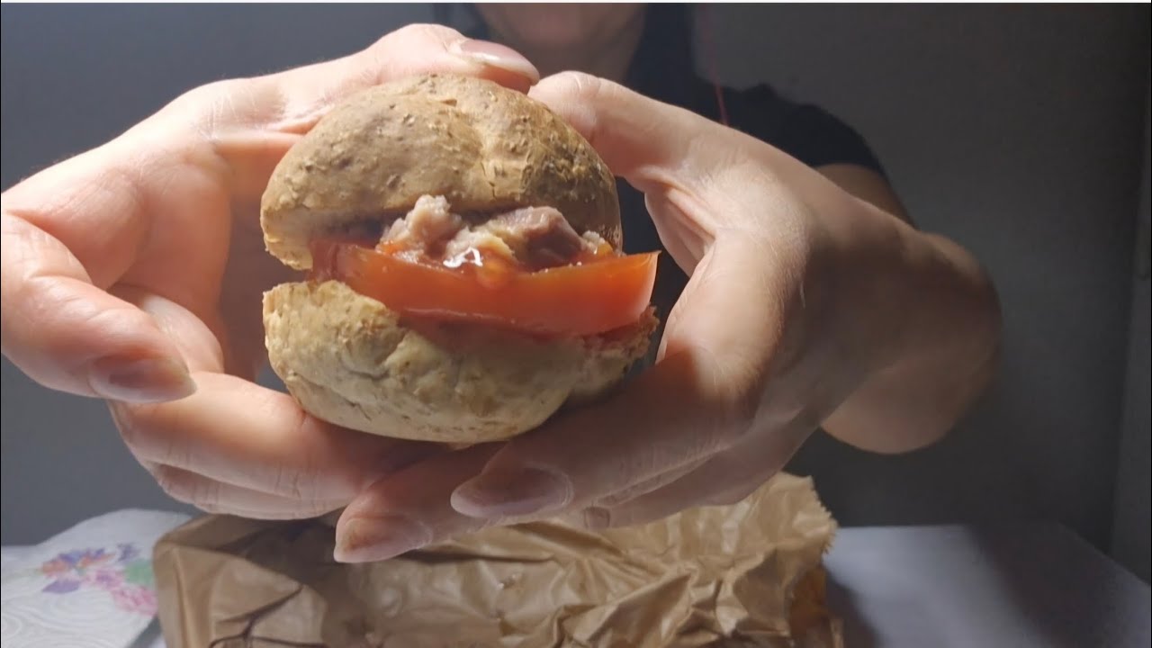 sandwich with tomato and tuna