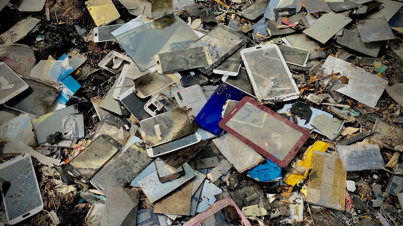 Restoring Abandoned Destroyed Phone Realme , Look for old phone in LCD trash can