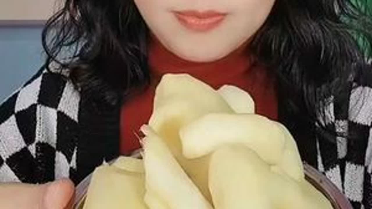 吃姜吃几口嫩姜，当萝卜吃了，冬吃萝卜夏吃姜嘛😃😃😃#吃播#美食 #记录真实生活