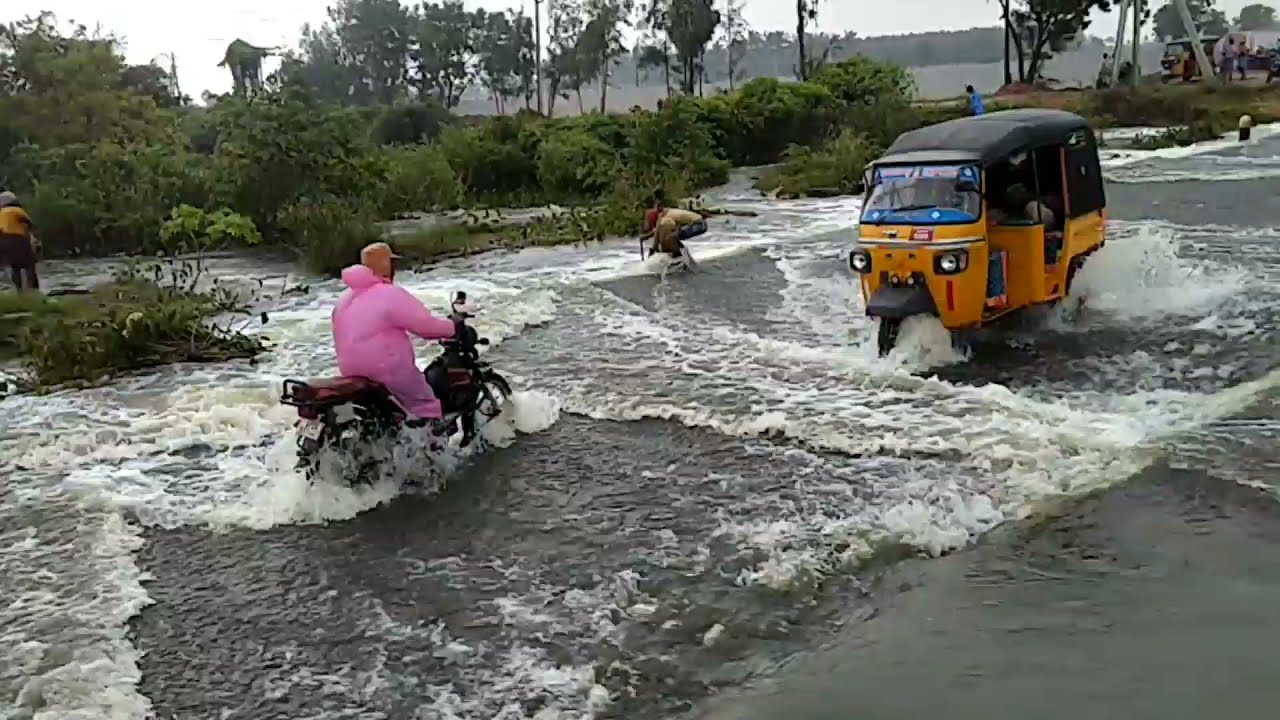 danger water flowing in pottepalem #nellore#kaluju#near penna river #18-11-2021