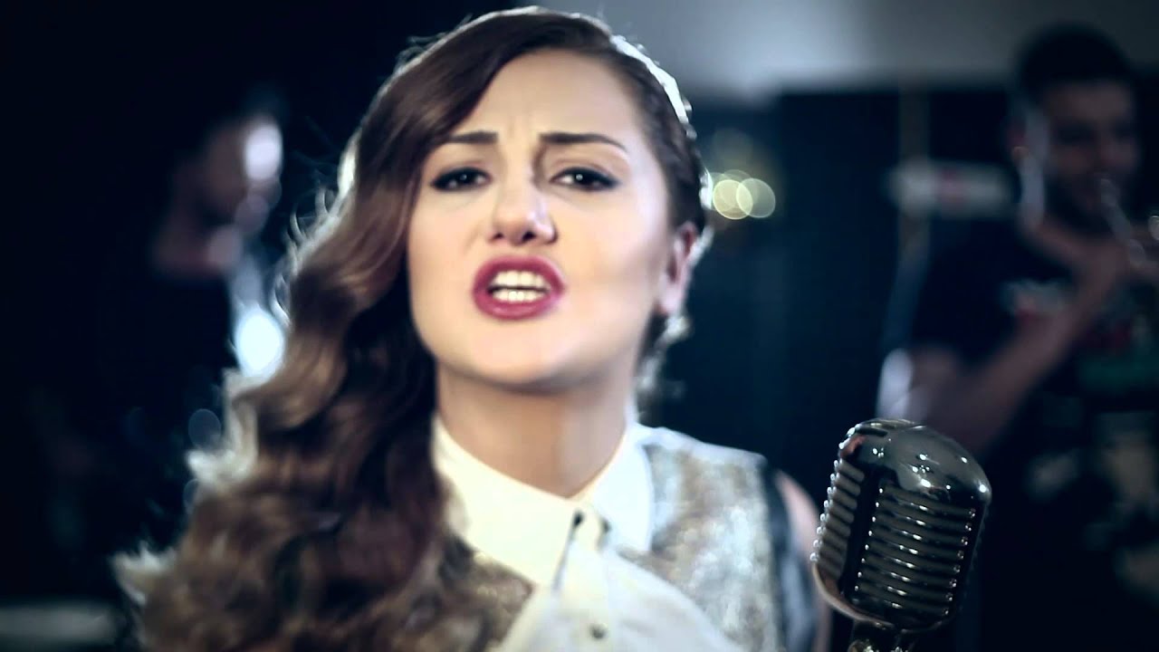 Gaye Aksu - İlle de Aşk 2014 HD (Offical Video)