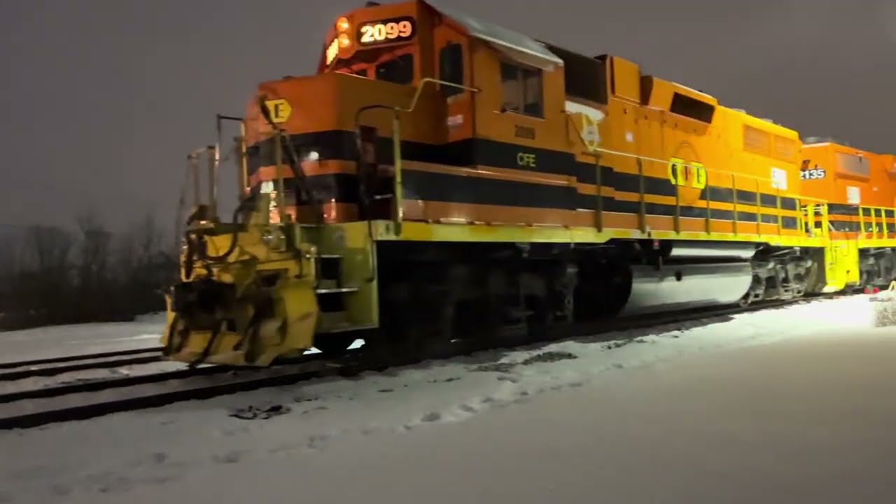 CF&E 3042 meets CF&E 2099 during switching action 