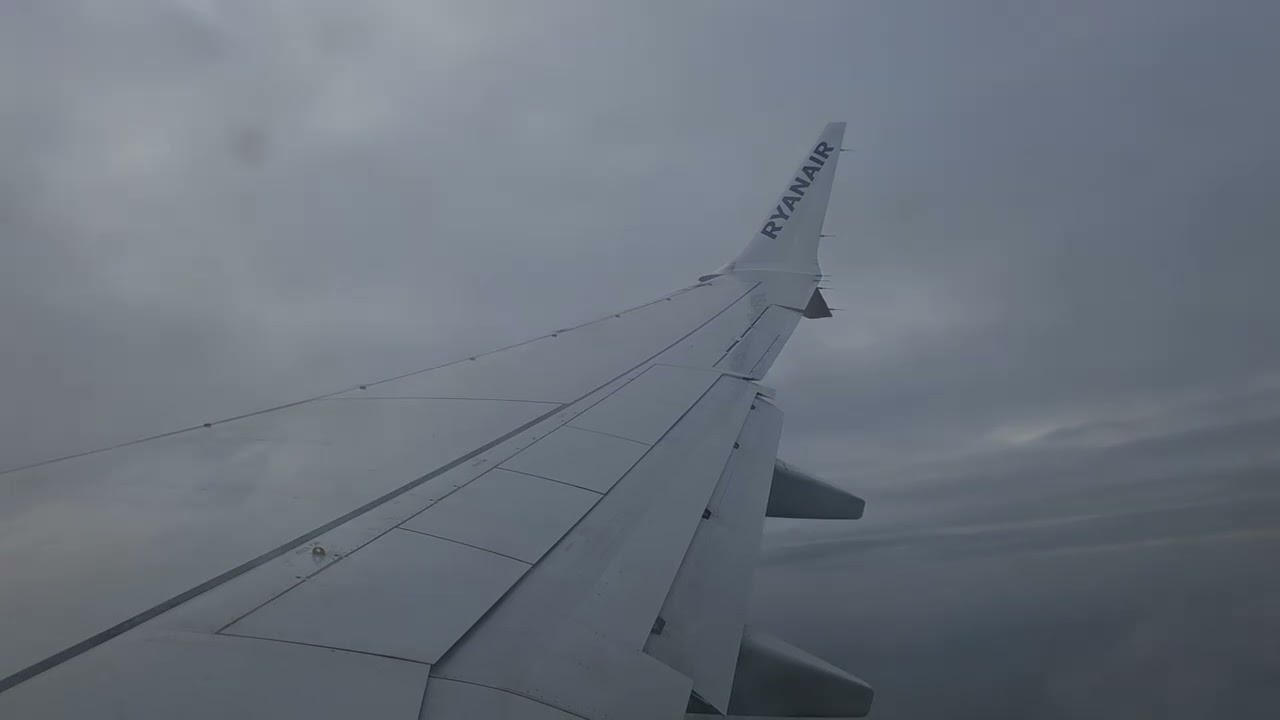 Ryanair 737MAX landing at Birmingham/BHX