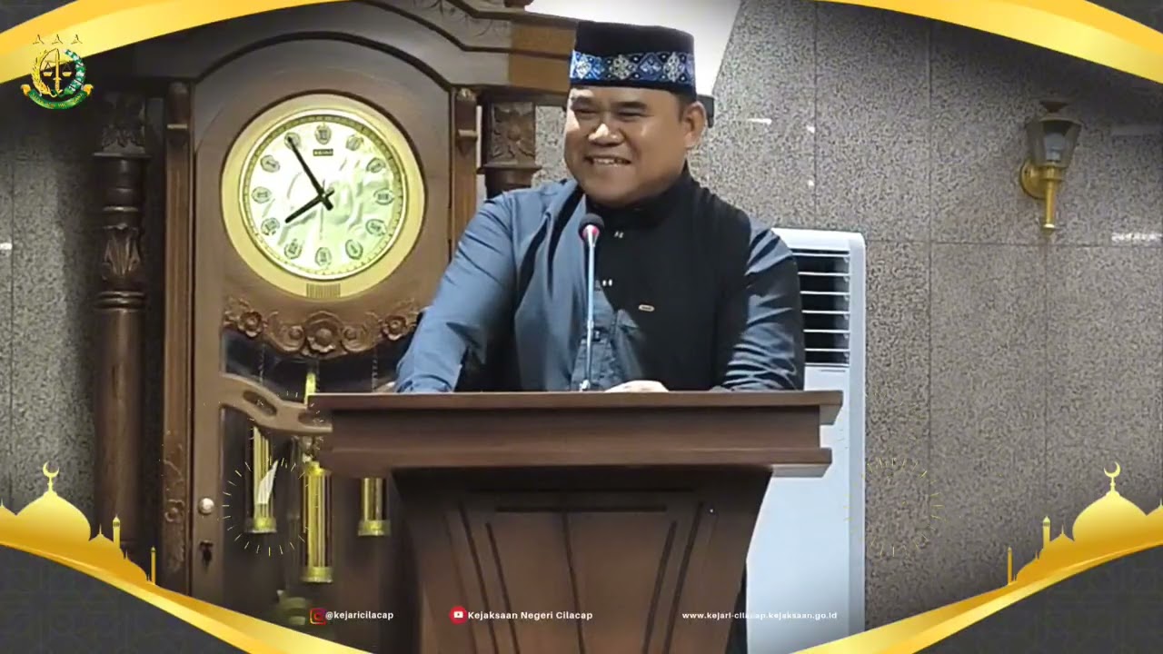 DR. Muhammad Irfan Jaya, memberikan Kultum Ramadhan hari ke-5 di Masjid Agung Darussalam, Cilacap.