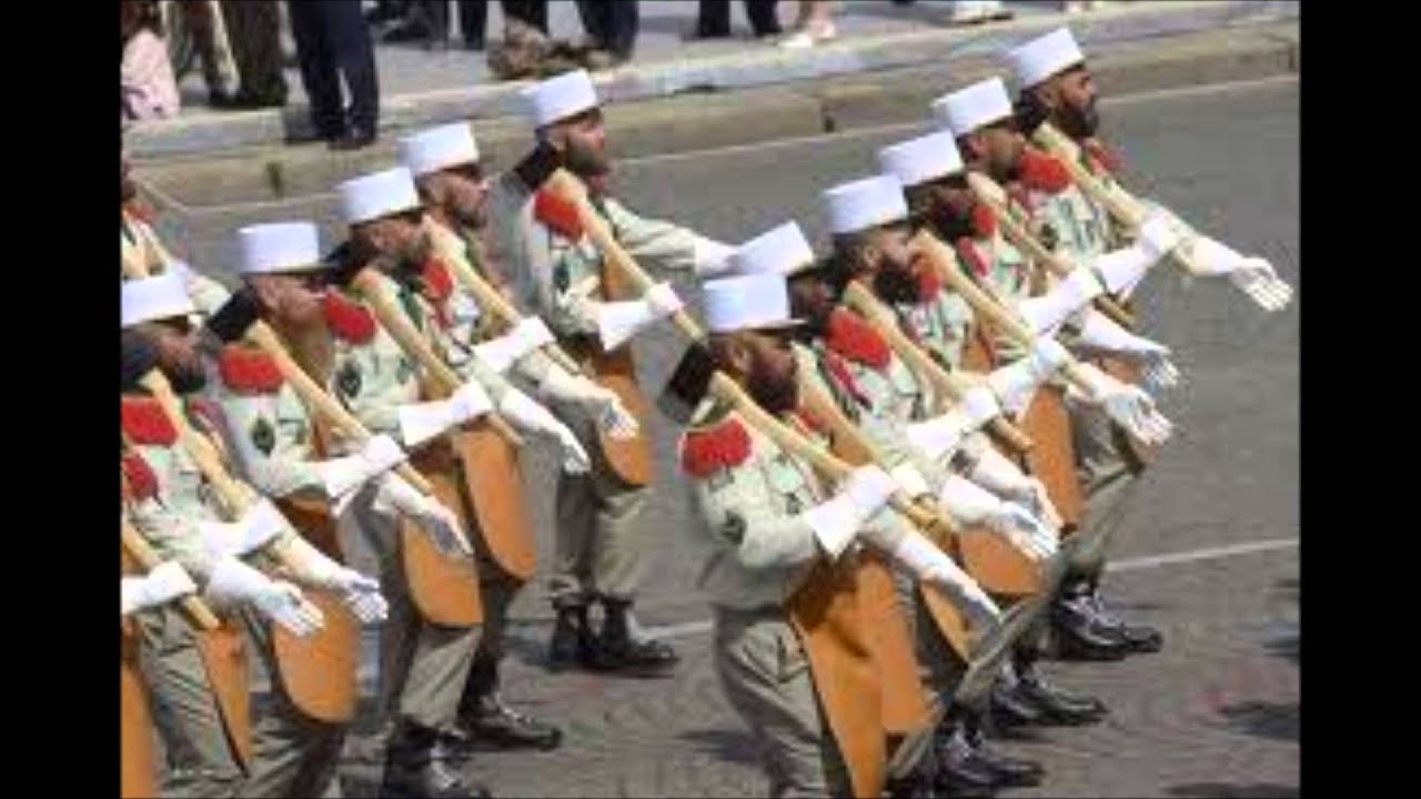 -LEGION ETRANGERE  - CRAVATE VERTE & KEPI  BLANC -