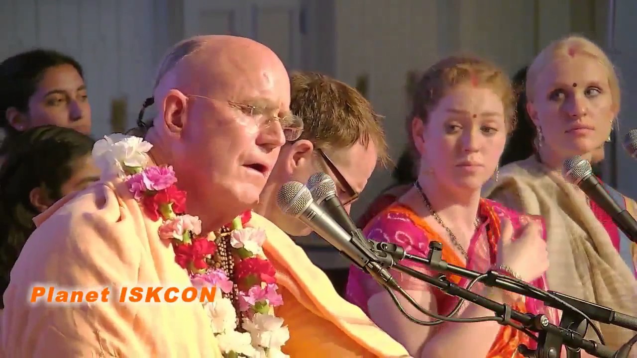 Indradyumna Swami singing at Sadhu Sanga Retreat 2017 Day 3