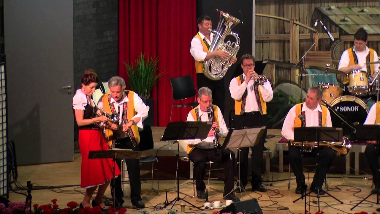 Blaaskapel Freunde Echo uit Overloon (NL) instrumenten parade