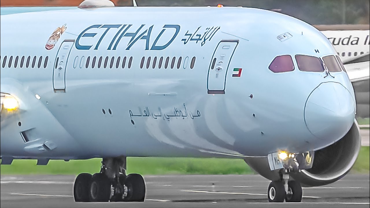 60 MINUTES of Plane Spotting at Jakarta Soekarno-Hatta Airport (CGK/WIII)