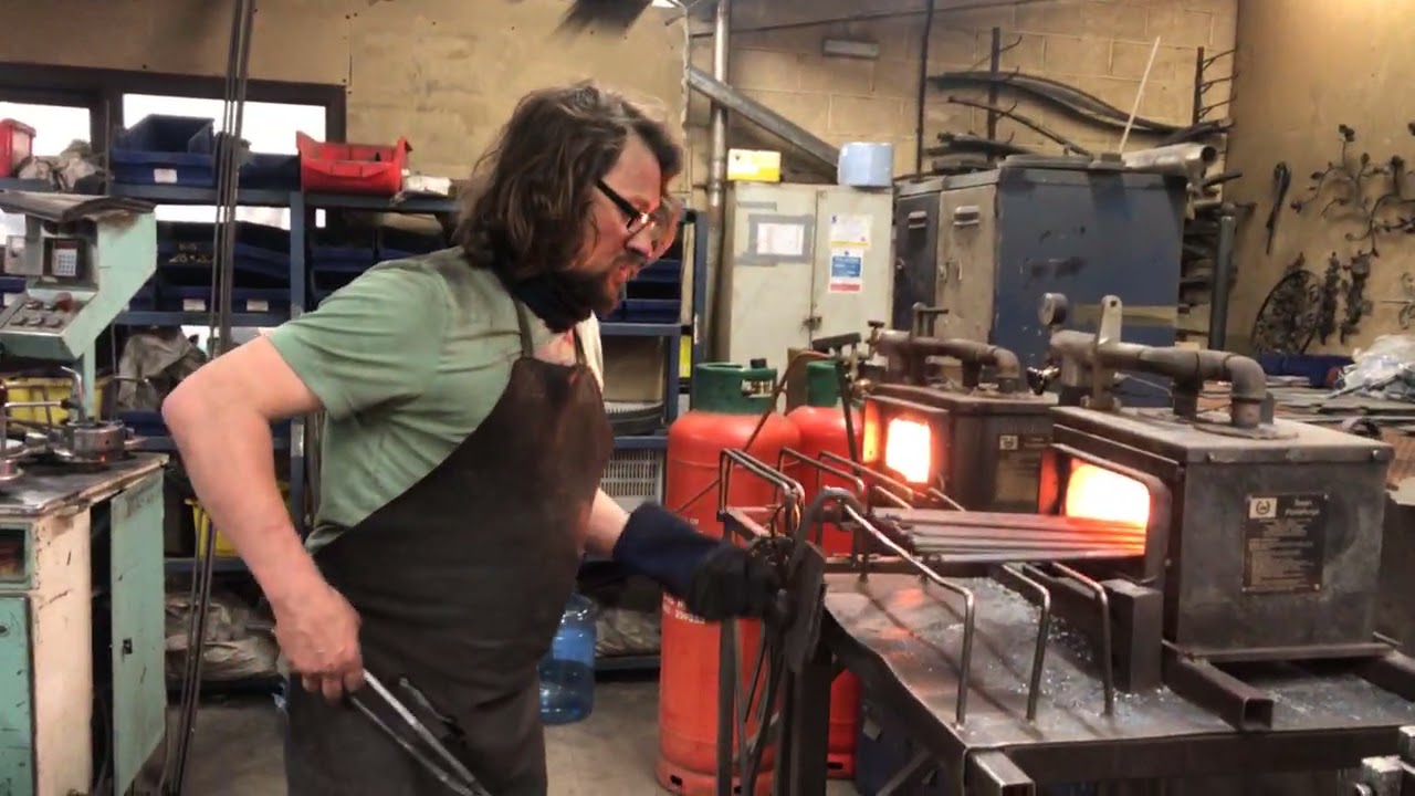 #WorkshopWednesday making bulrushes, oak leaves, twists and scrolls.