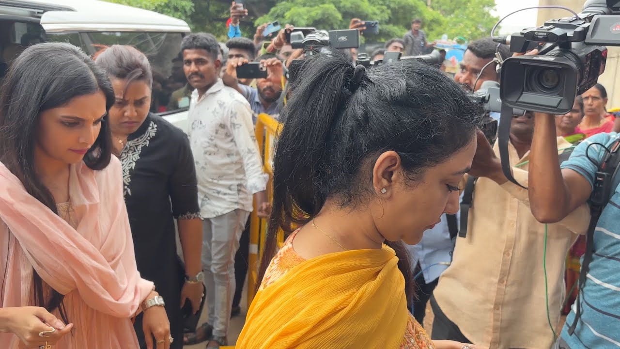Darshan | Ballari jail | ದರ್ಶನ್ ಭೇಟಿಗೆ ಸ್ನೇಹಿತೆಯರ ಜೊತೆ ಬಳ್ಳಾರಿ ಜೈಲಿಗೆ ಬಂಧ ವಿಜಯಲಕ್ಷ್ಮಿ.