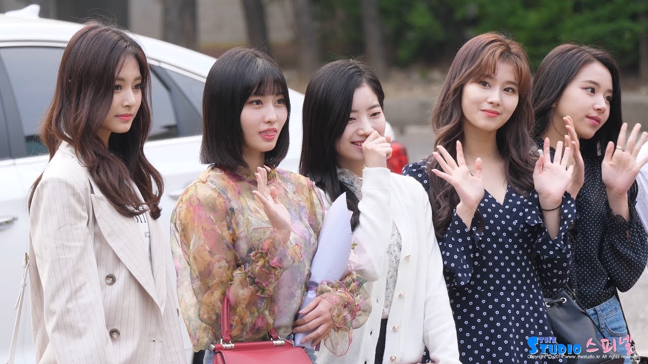 180427 트와이스 뮤직뱅크 출근길 4K 직캠 TWICE fancam by Spinel