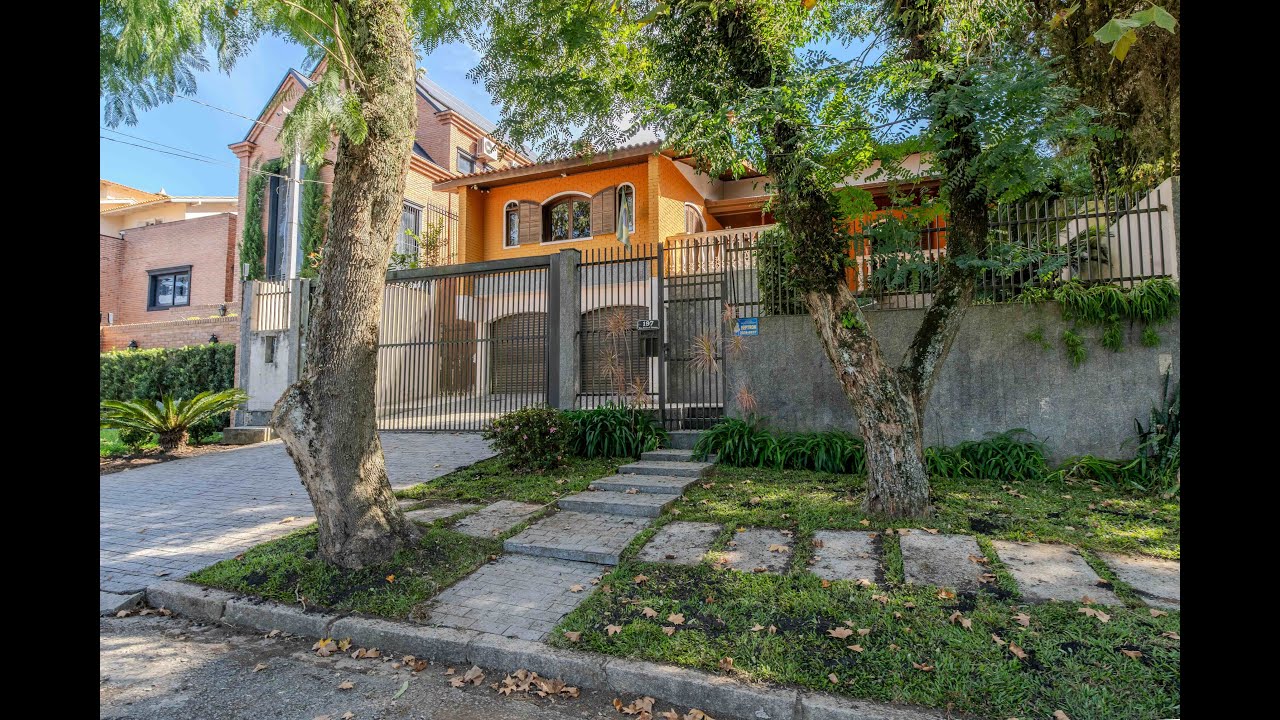 Casa à venda no Jardim Schaeffer em Curitiba. 4 quartos, 4 vagas - R$1.550.000,00