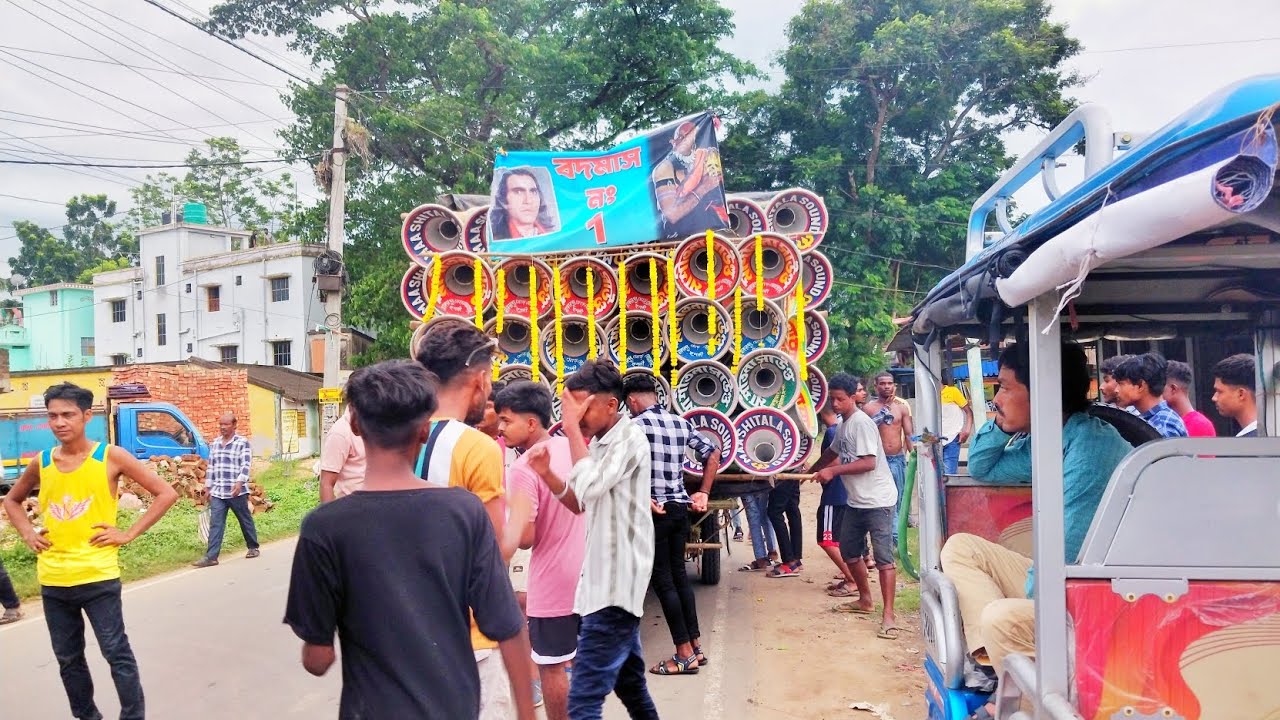 মা শীতলা সাউন্ড ১২ ইঞ্চি ৩০ মালিক খুদ নিজে বাজিয়ে রোডশো করছে, 😱😱