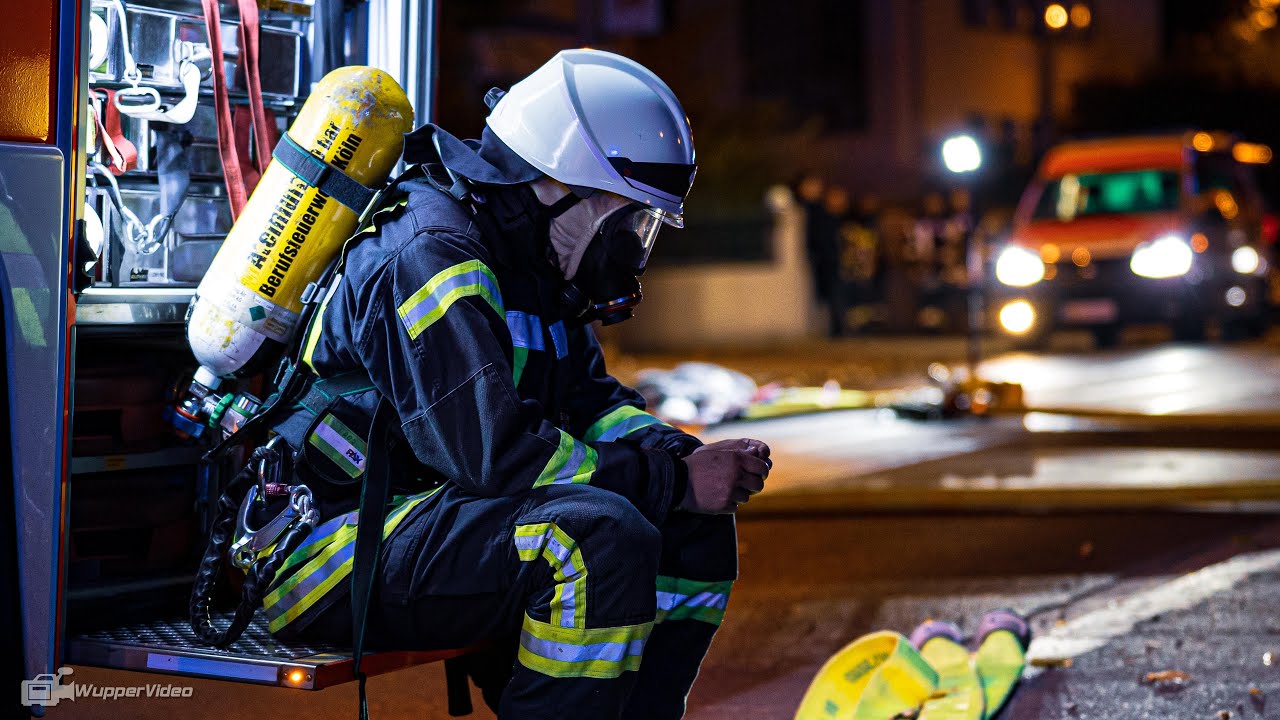 Gefahrstoffeinsatz in Köln-Bayenthal - Feuerwehr rettet eine verletzte Person | 26.08.2020