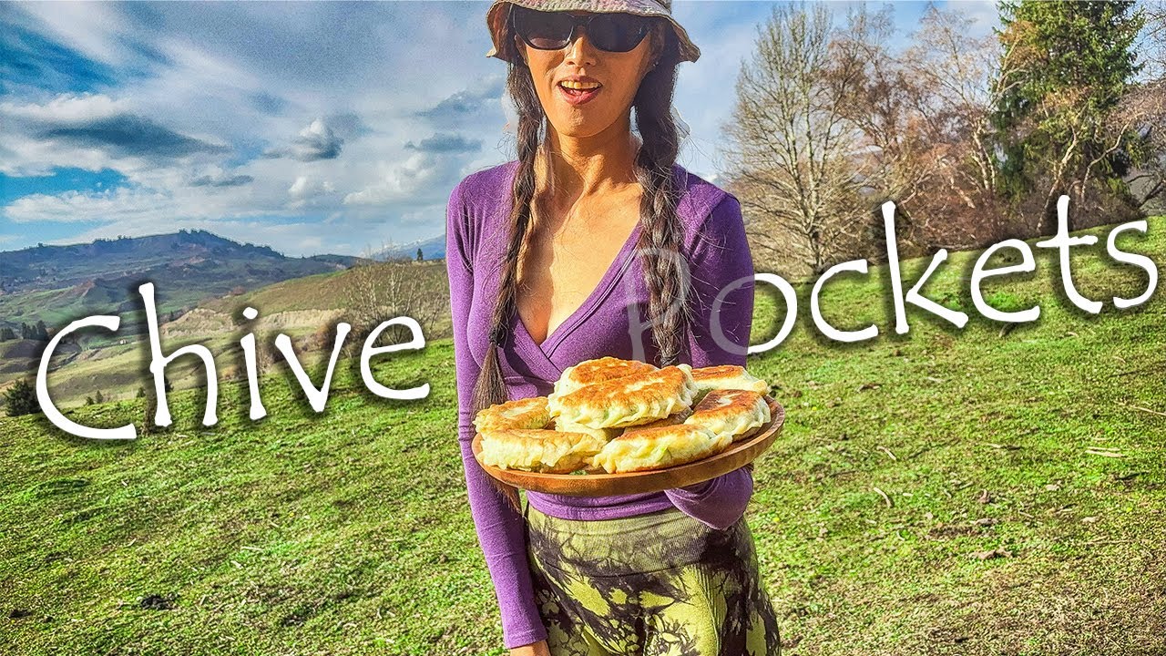 🥢Crispy and Juicy Chive Pockets 🥟 Outdoor Cooking in Nature 🌿🔥