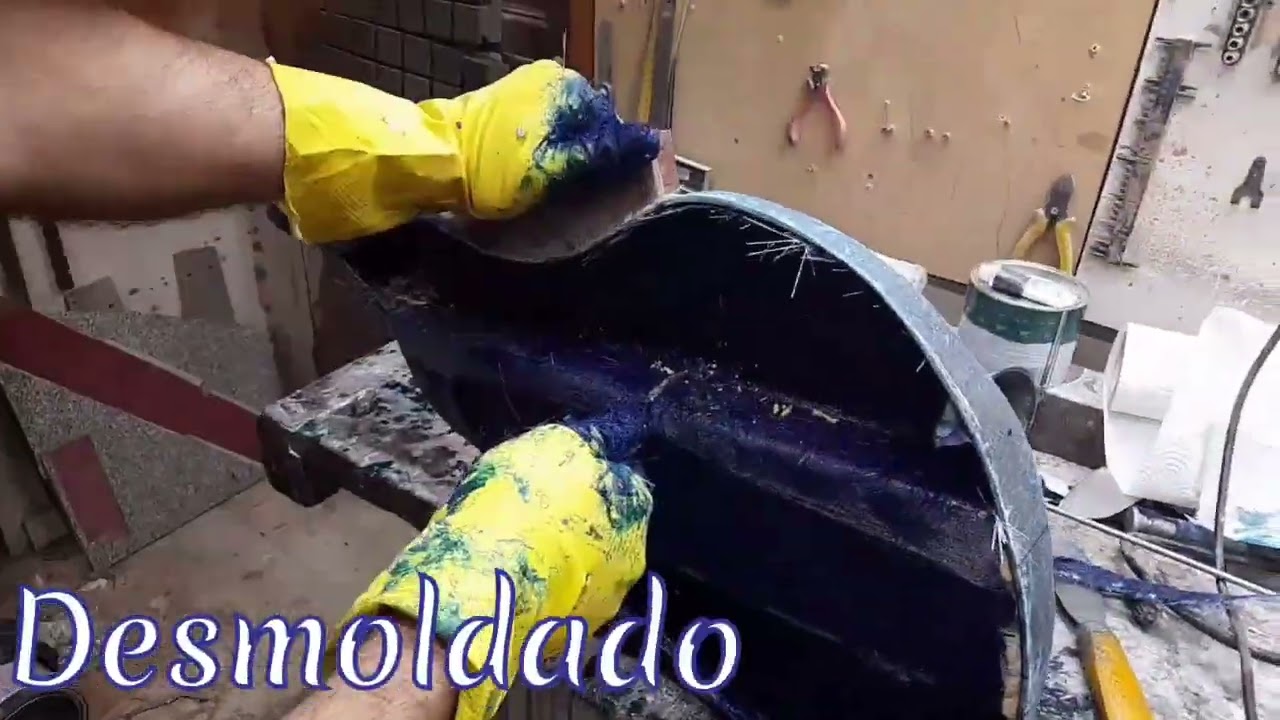 Proyecto Fibra de vidrio y resina poliester en cuerpo de guitarra