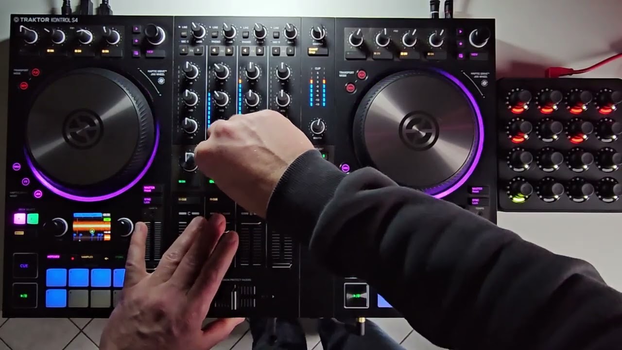 Traktor Kontrol | S4 MK3 | Techno RAW Mix 2026