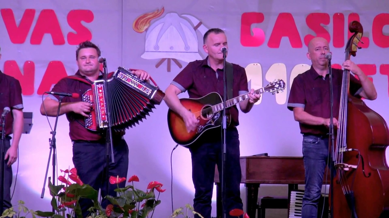 Ansambel Slavček - Tisoč poljubov (v živo)