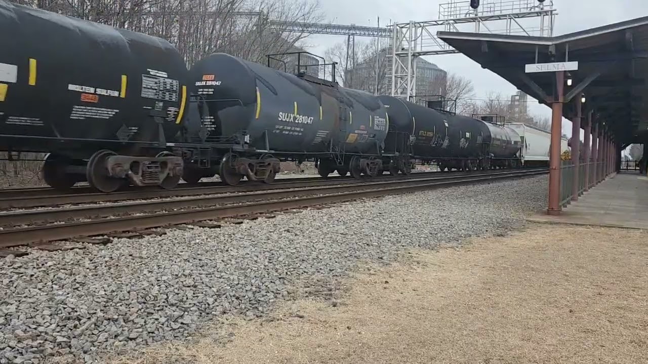 A fine Sunday evening railfanning in Selma on 2/15/26.