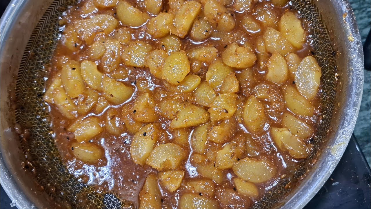 पुरी पराठा किसी के साथ भी सर्व कर सकते हैं इस खट्टी-मीठी चटनी को || Amla ki launji