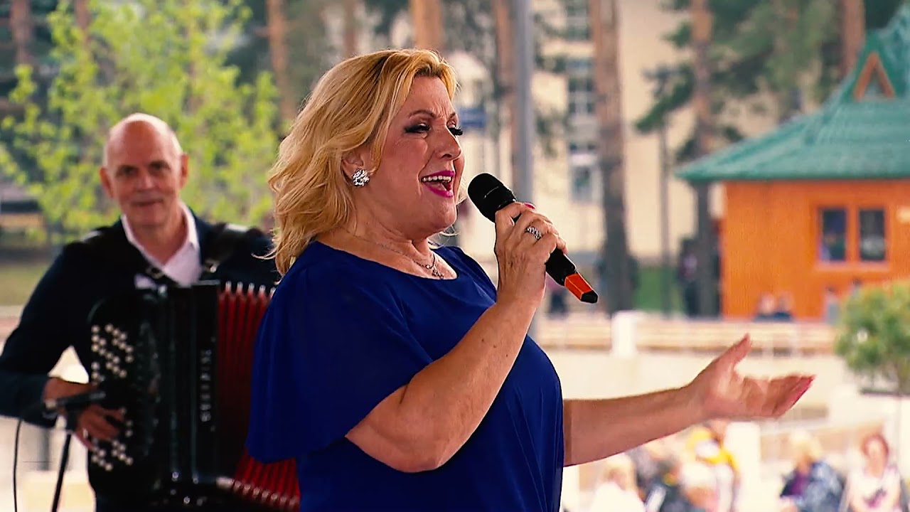 Snežana Đurišić & Narodni ansambl RTS pod upravom Siniše Vićentijevića - Udario tuk na luk