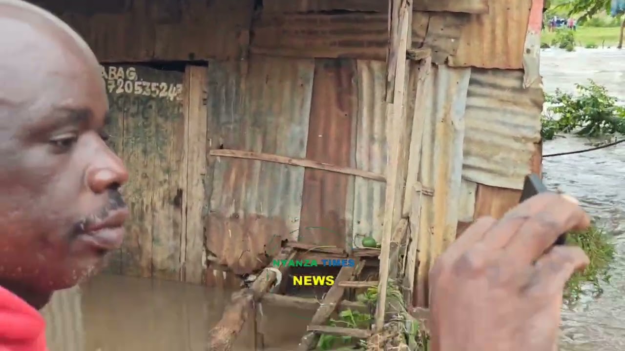 Transport paralysed as Migori main bridge is slowly swept away by swollen River Migori floods