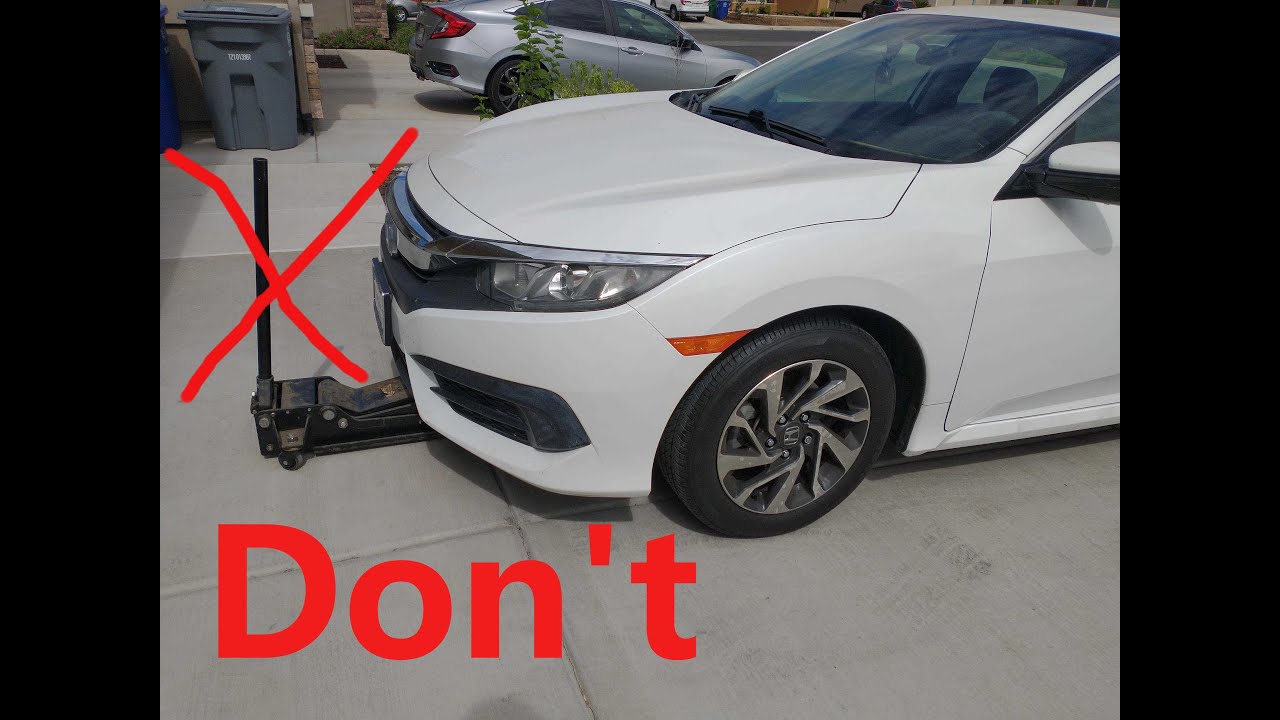 Как поднять Honda Civic 2016-2021 годов выпуска своим способом, не повредив подрамник (показаны п...