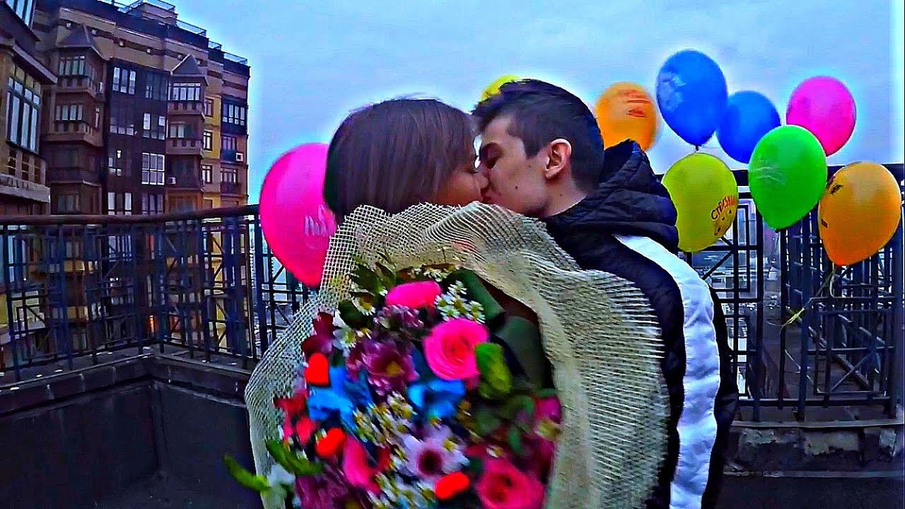 Поздравил Девушку С Днём Рождения!