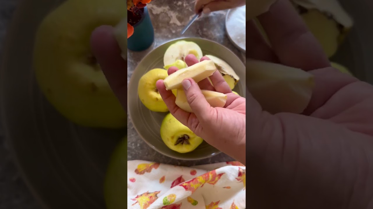 Запеченная айва с медом и грецкими орехами