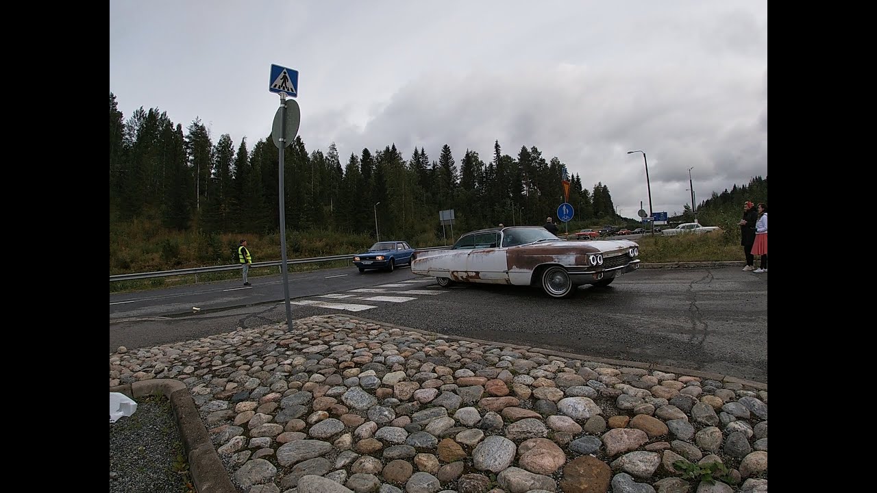 Lapinlahti Kruisinki 2022 cruisaajat saapuvat lopuksi ravintola Kunkun parkkiin