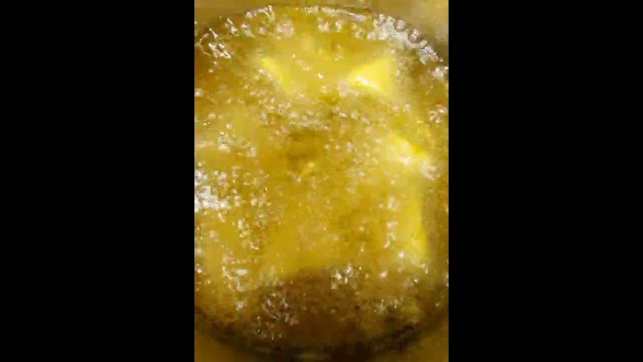 a satisfying sound #shorts #boiling #oil #frying #food #youtubeshorts