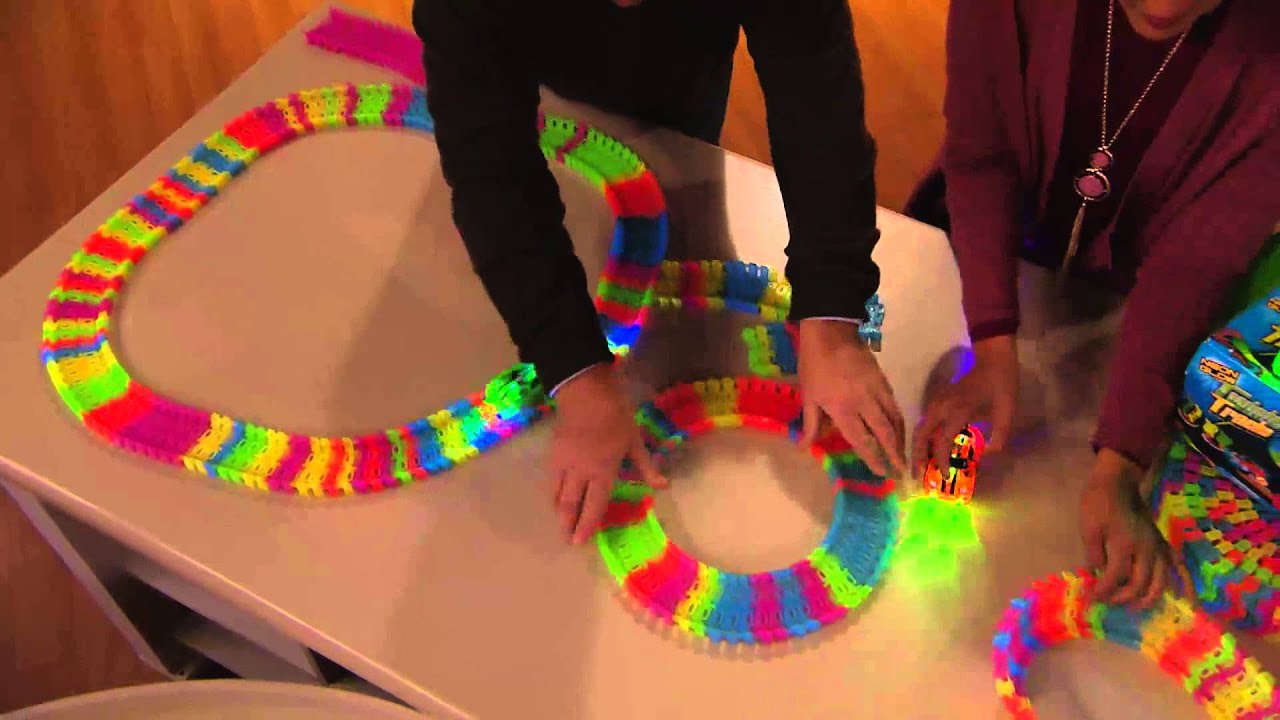 Twister Trax 12ft Glow in the Dark Set w/ 2 Light-Up Cars with Pat James-Dementri